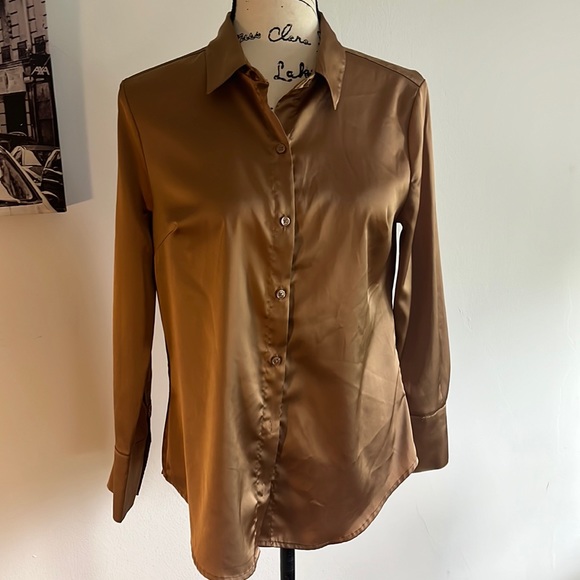 Banana Republic Factory Tops - Banana Reuplic silk shirt PM